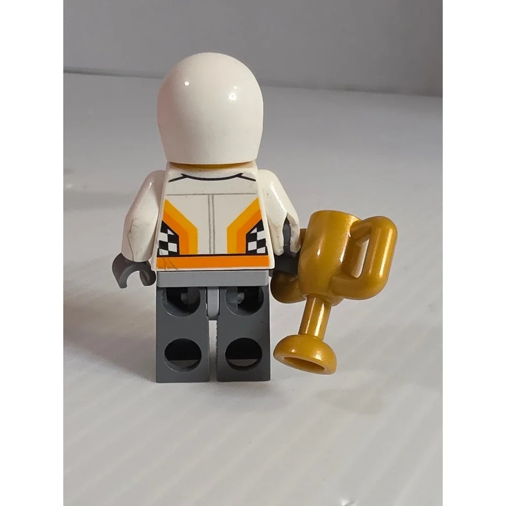 LEGO Minifigure Small Multicolor Fair cty0476 Female‎ Racer Trophy